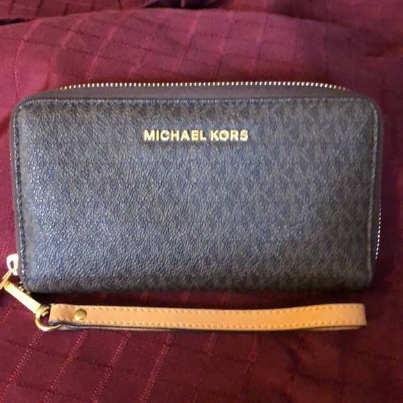 Michael Kors Handbags - Micheal Kors Wallet. ON Hold
